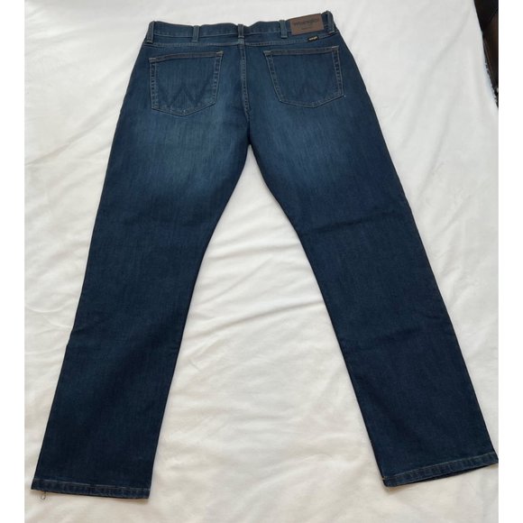 NWT Men's Wrangler Athletic-Fit Stretch Jeans Size 34x30 - Picture 4 of 9